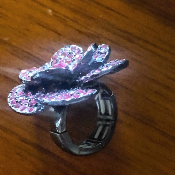 GUESS PINK Bling Flower Ring. 💗 - Picture 3 of 4